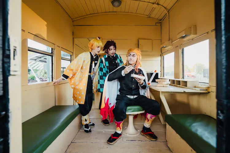 動漫祭期間Coser享有69元專屬乘車優惠，歡迎動漫迷們登上列車留影。文化局提供