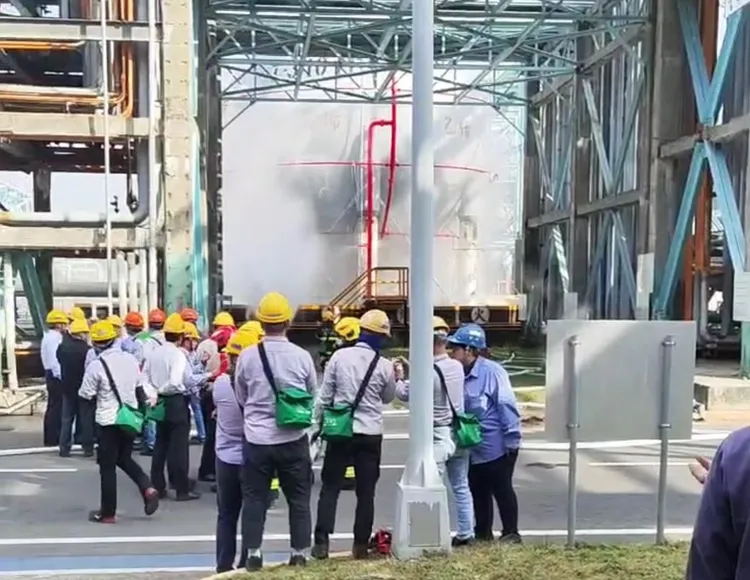 中油高雄林園四輕工場下午傳出乙烯外洩事件。翻攝記者爆料網