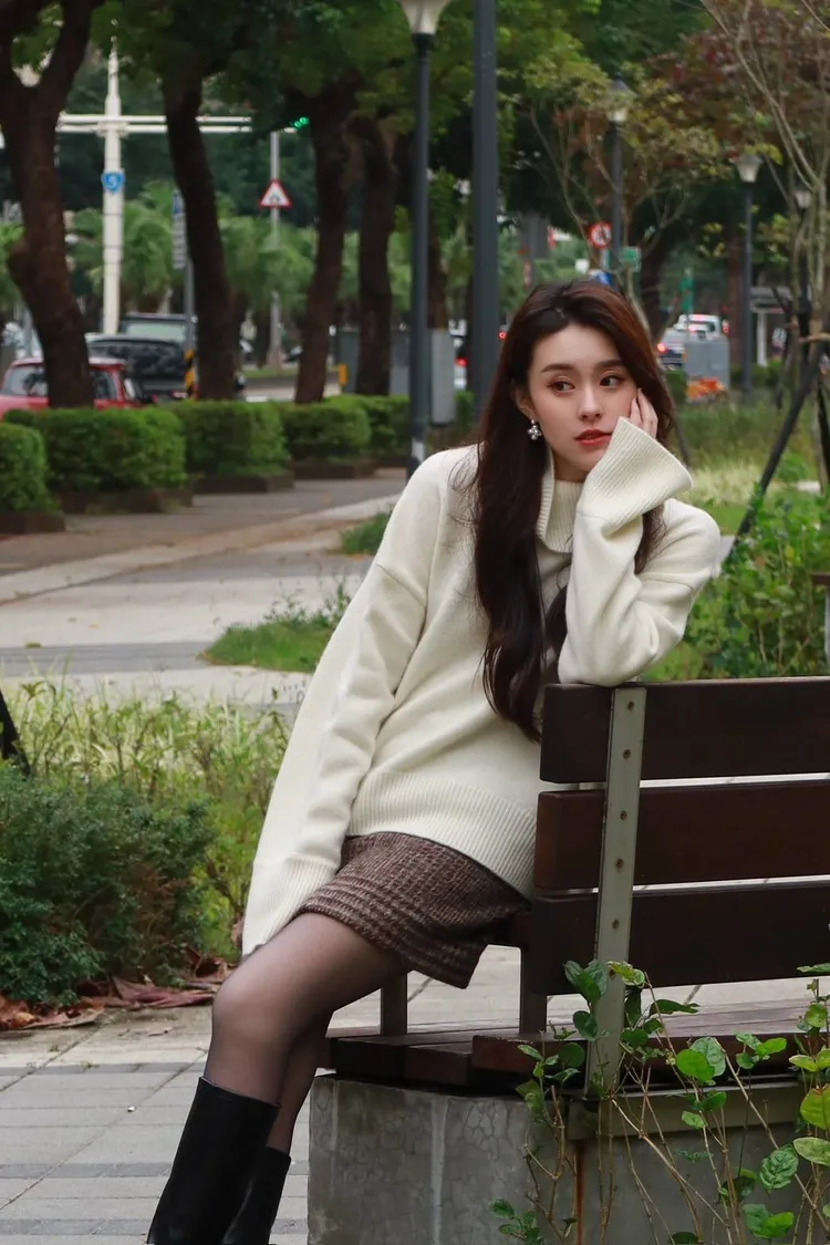 邱偲琹一邊打工一邊拍戲，過得很充實。偲語創意工作室