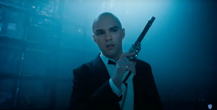 尼可拉斯霍特飾演反派。翻攝華納兄弟台灣YouTube