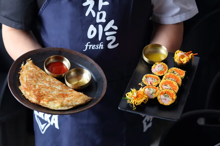 特色推薦菜為起司馬鈴薯煎餅、韓式鮮蝦蛋捲。UNCLE-K提供