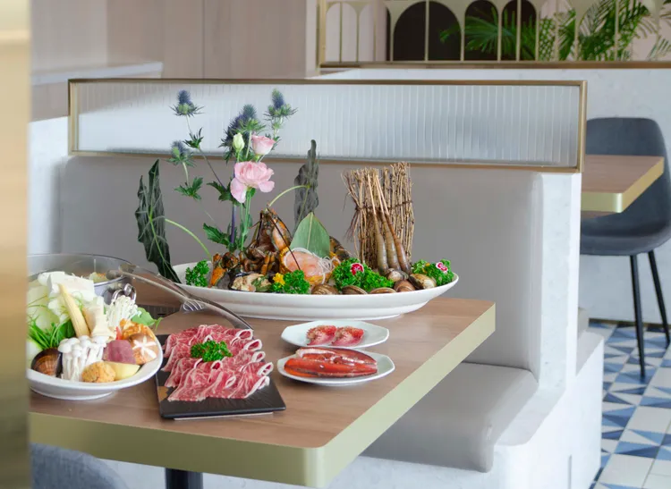 Smile One涮涮鍋推出跨年加碼場，讓民眾可以一邊吃鍋一邊看煙火倒數。高雄福華提供