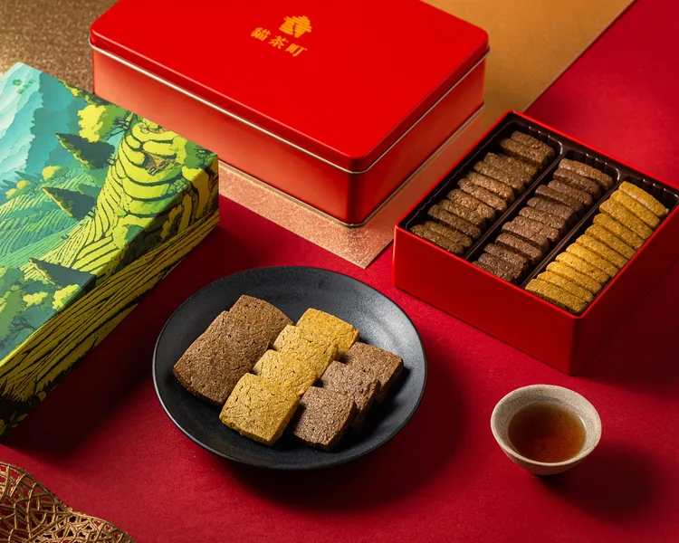 貓茶町榮獲新味食潮獎「茶香三劍客」及新品「響茶雲霄」二款台灣好茶禮盒，有機及十大神農獎茶品皆入列， 帶著味蕾從北到南， 從西到東吃到8款台灣茶滋味。業者提供