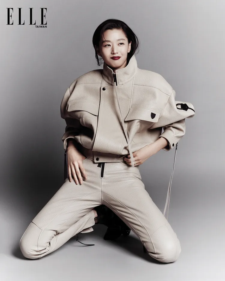 全智賢拍攝《ELLE》封面。《ELLE》國際中文版提供