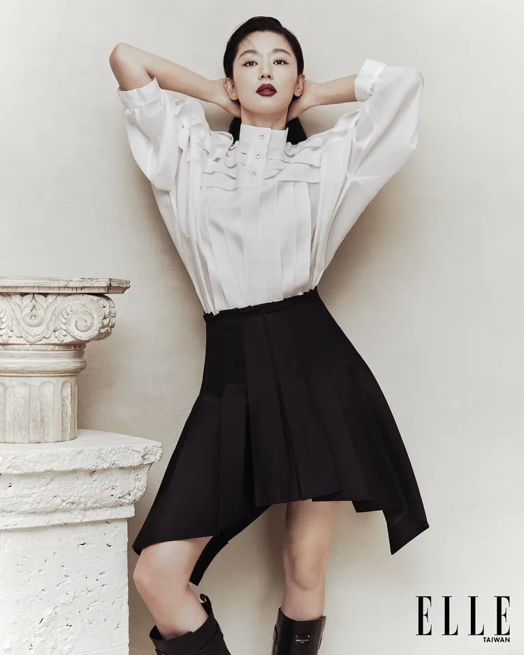 全智賢拍攝《ELLE》封面。《ELLE》國際中文版提供