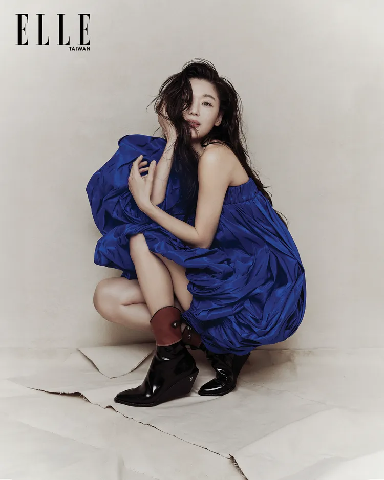 全智賢拍攝《ELLE》封面。《ELLE》國際中文版提供