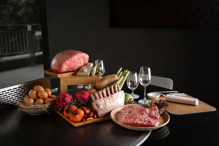 彩雲軒鐵板燒以「自然即是極致」的核心理念，推出時令無菜單料理。業者提供