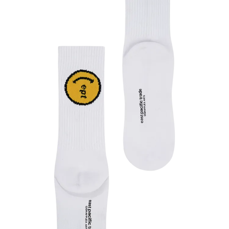 韓國EPT X GRAFFLEX聯名中筒襪，380元。品牌提供