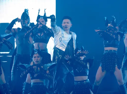 蕭秉治攻蛋海巡「沒搶到周董票」粉絲：不要騙我！ 女友「小周慧敏」愛相隨