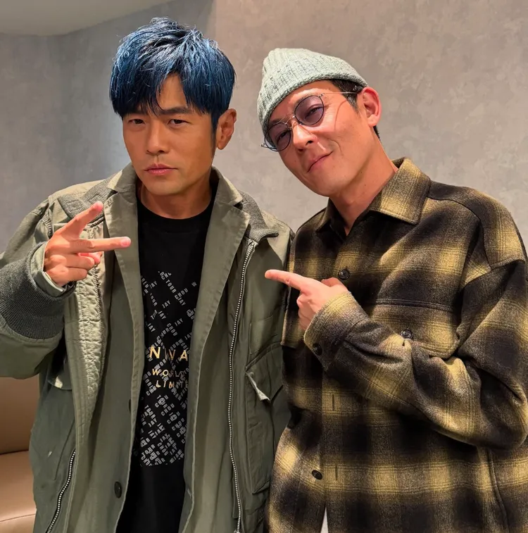 周杰倫與陳冠希開心在後台合影。翻攝陳冠希ｉｇ