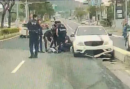 桃園通緝犯拒捕駕車自撞分隔島遭逮! 搜出喪屍煙彈還有它