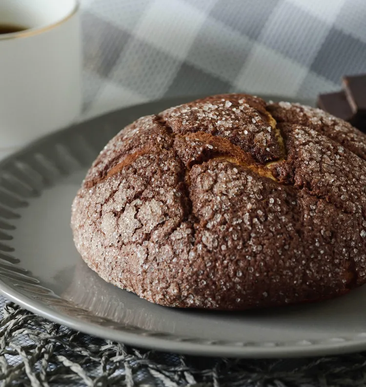 ▲ 脆皮外酥內軟，一口咬下去可可混搭麵包香氣，美味極了 !