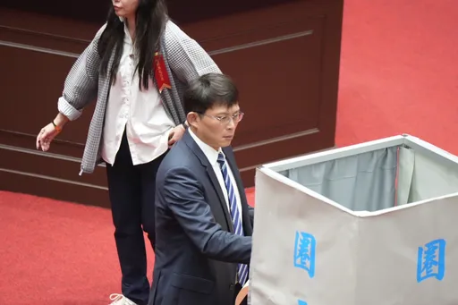 民眾黨團:賴清德與民進黨不只癱瘓立法院 也在癱瘓憲法法庭