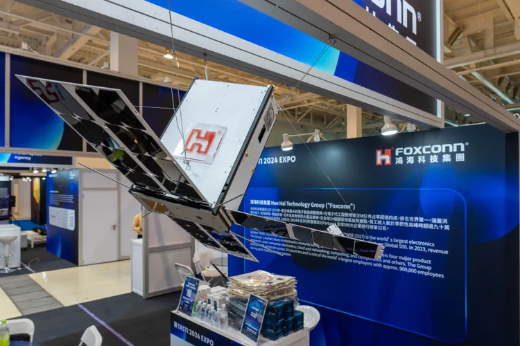 珍珠號立方衛星1比１實體模型。鴻海提供