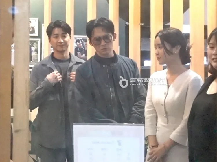 江宏傑（左起）、溫昇豪、YouTuber韓國女生Judy，在華山園區的客家廚房參觀。特勤中心攝