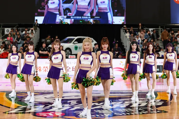 浪Live電豹女左起：Jasmine, 諺諺，草莓，小楓，語萱，雪寶，Nia,紹頤。想想時間有限公司提供