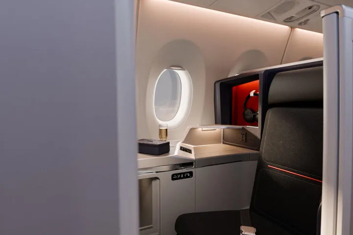 達美航空機艙空間設計全新登場-達美至臻商務艙Delta One。達美航空提供