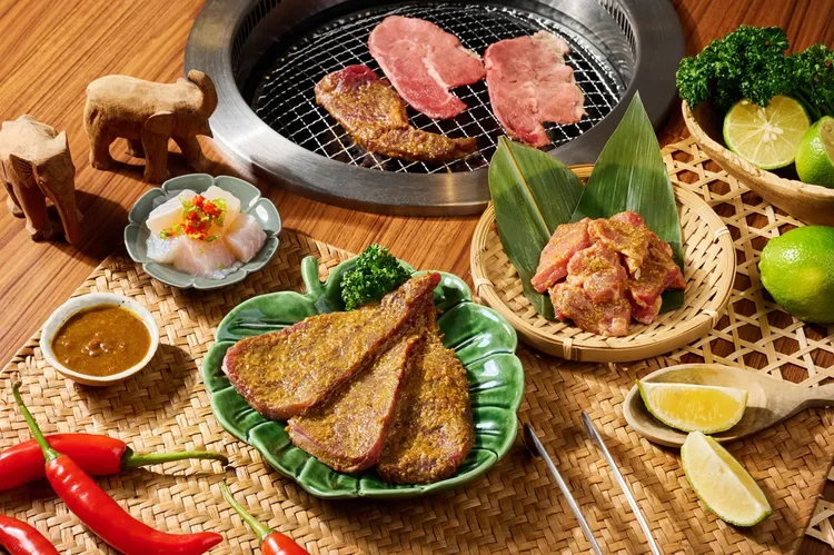 「肉次方」推出泰式沙嗲風味的肉品及檸檬巴沙魚，更添風味層次。業者提供