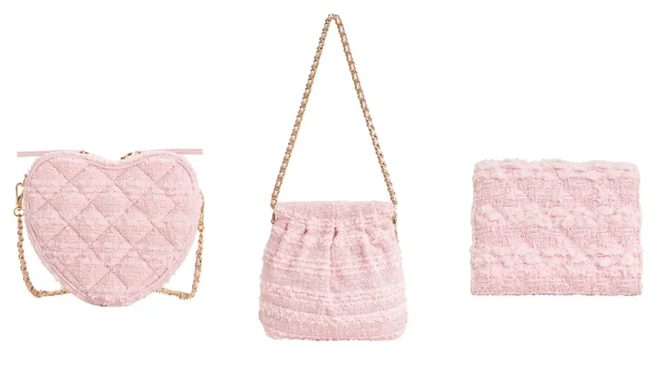 冬日限定粉紅毛呢愛心包（左起）2190元、粉紅毛呢流浪包2790元、粉紅毛呢鍊條短夾1390元。品牌提供