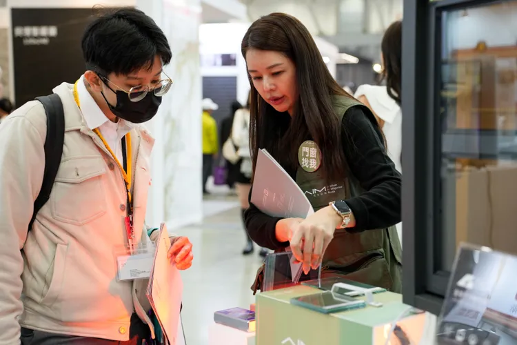 風光防霾網產品其表面的防潑水奈米特殊處理，更能適應台灣多雨的海島型氣候。業者提供