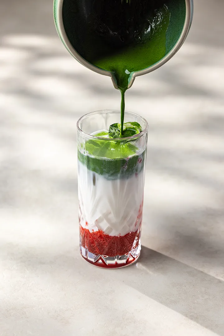 抹茶草苺拿鐵。業者提供