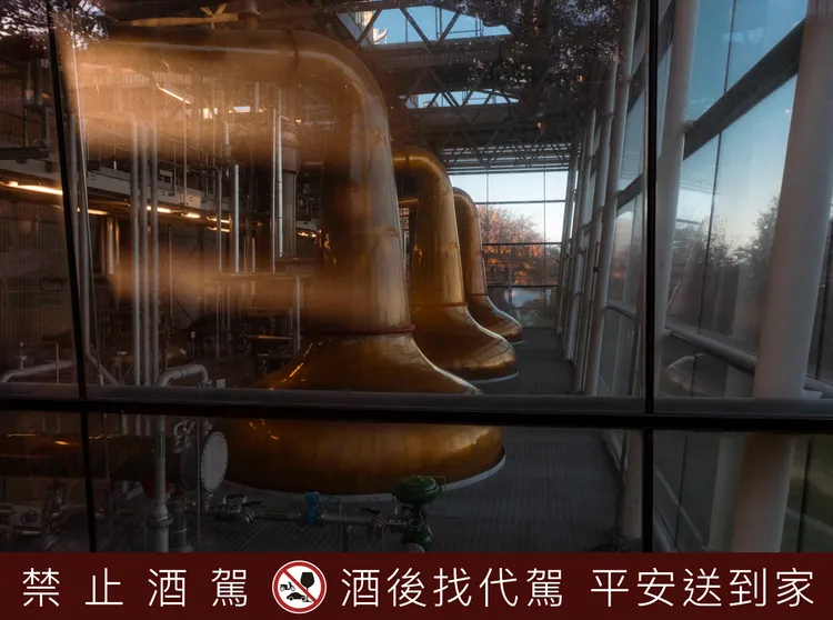 穆頓酒廠 (Midleton Distillery) 擁有三座八萬公升、全球最大的壺式蒸餾器。業者提供