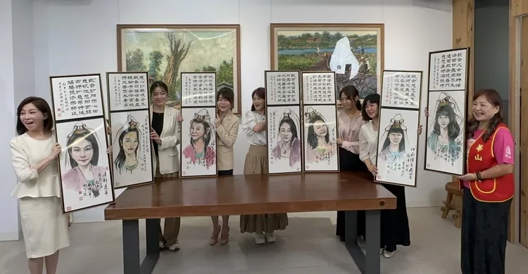 畫家將「七仙女」形象融入觀音像畫作中，撞臉畫面相當有趣。南市府提供
