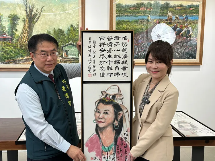 畫作賣出30萬元，台南市長加碼3萬元做公益。南市府提供