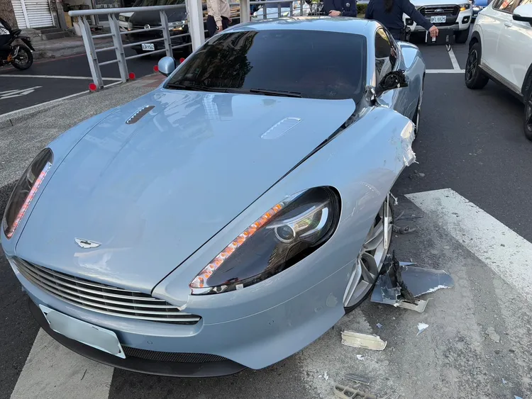 修車廠老闆粗估維修費用在120萬到150萬之間。民眾提供