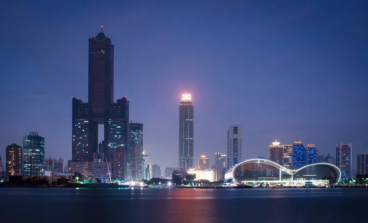 高雄85大樓（左）及遠雄THE ONE（右）為目前全台第二、第四高樓。翻攝自遠雄THE ONE臉書