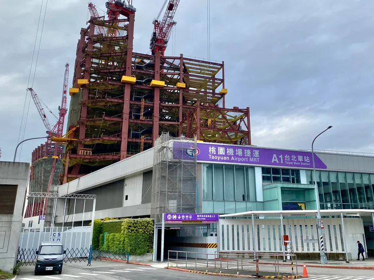 「台北雙星大樓」鄰近機場捷運等，將成為全台唯一的六鐵共構複合式商業體。莊偉祺攝