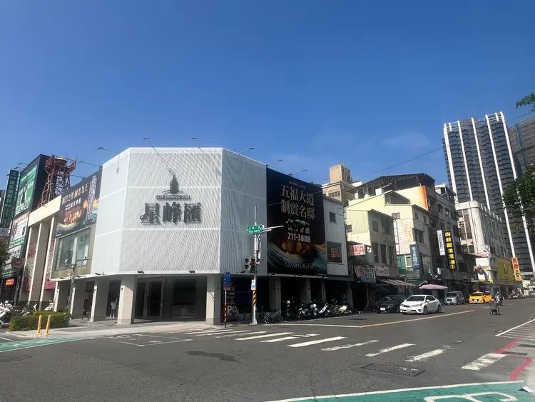 浤圃大樓預售案「星峰匯」，社區鄰近漢神本館，目前還在潛銷階段。葉家銘攝