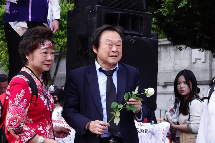 民進黨立委王世堅出席白玫瑰遊行。莊宗達攝