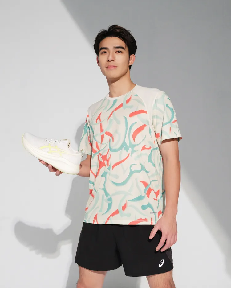 陳昊森的上衣設計靈感源自於傳統藝術。品牌提供