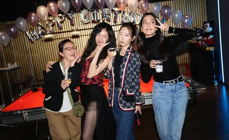 謝瓊煖（左起）、楊謹華、曾莞婷、陳庭妮影后卡司合體。翻攝自曾莞婷IG