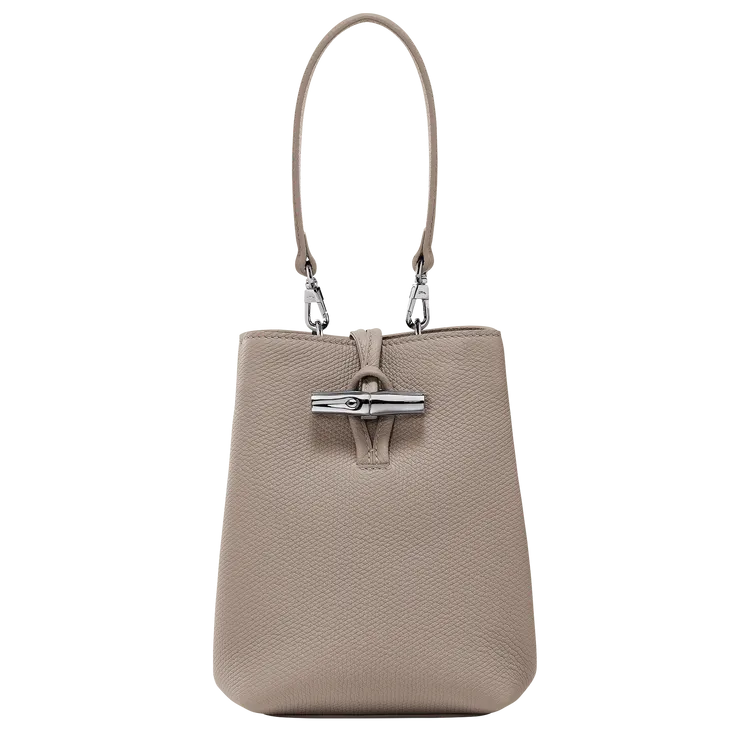 LONGCHAMP Roseau系列水桶包，2萬1700元。品牌提供