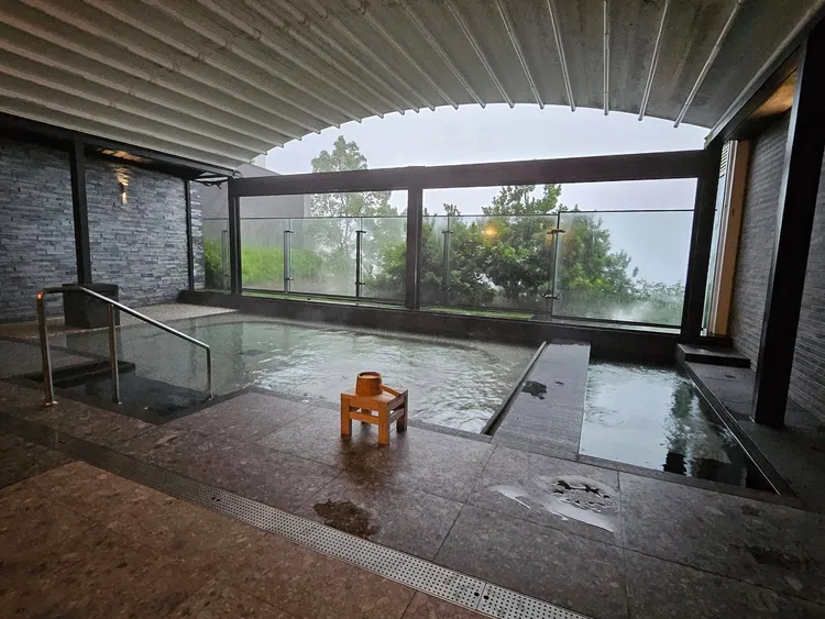 劉芯彤分享豪華公設，大眾湯、家庭湯屋。翻攝劉芯彤臉書