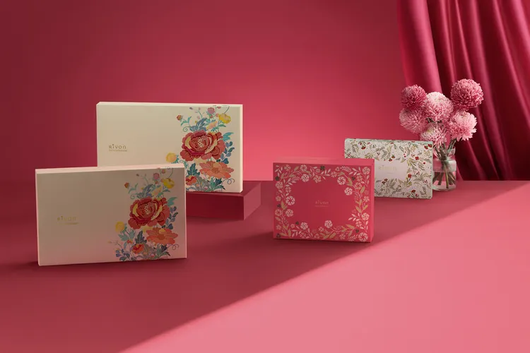 RIVON禮坊今年以「花漾年華」為主題推出多款春節禮盒。業者提供