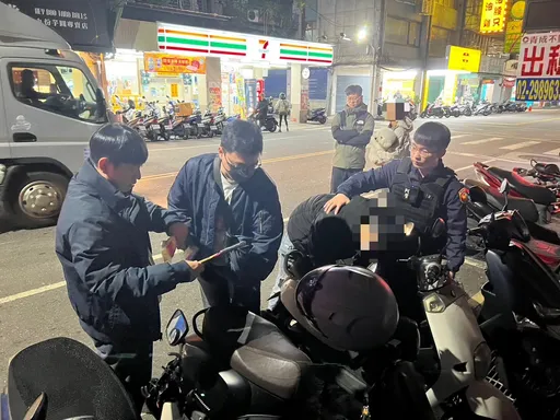 綠燈按喇叭提醒!小黃運將衰遇「瘟神」 遭惡騎士持西瓜刀砍傷