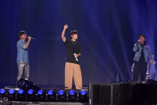 周杰伦演唱会Day2原音重现林书豪「五音不全」 惊喜世纪合体「超大咖摇滚天团」