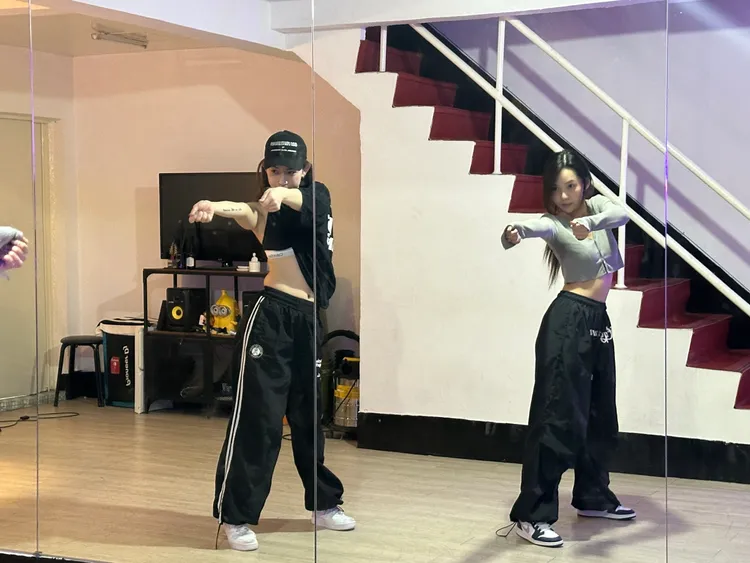 曾薀帆為培訓每天通勤往返中壢、台北。圖／品緁娛樂提供