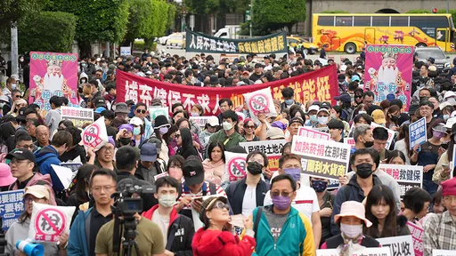 健保缺錢欲加稅 1200人上凱道抗議「被政府掏空荷包」