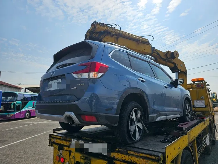 肇事的速霸陸休旅車。民眾提供