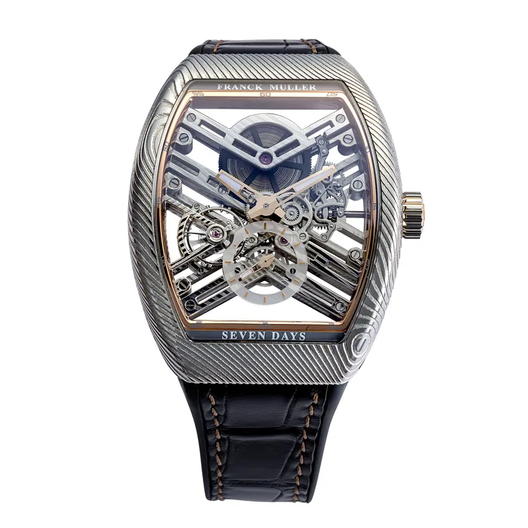 FRANCK MULLER Vanguard Damascus Steel Sincere Platinum Jubilee Edition，42.5*52.7mm，大馬士革鋼Vanguard錶殼，手工縫製黑色鱷魚皮錶帶，MVT FM 1740-VS2鏤空機芯，動力儲存7日，防水深度30米，全球限量28只，173萬6000元。品牌提供