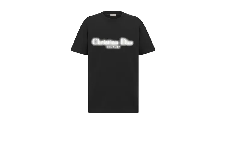 黑色Christian Dior Couture字樣T恤，3萬3000元。品牌提供