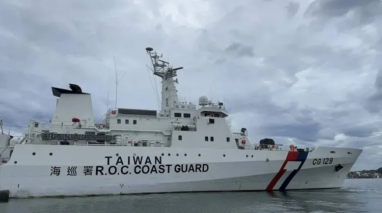 海巡航行5天將中國籍漁工送回台灣就醫。海巡提供