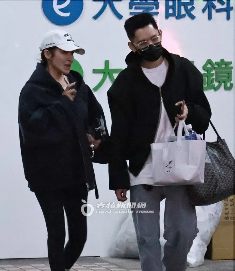 小鮮肉（右）一樣擔當提東西的角色，不讓蕭亞軒出力。特勤中心攝