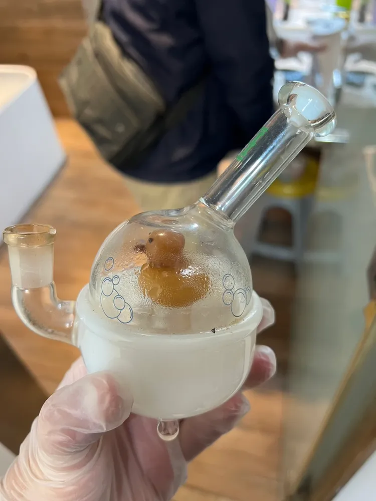 警方找到黃色小鴨造型的安非他命吸食器。民眾提供