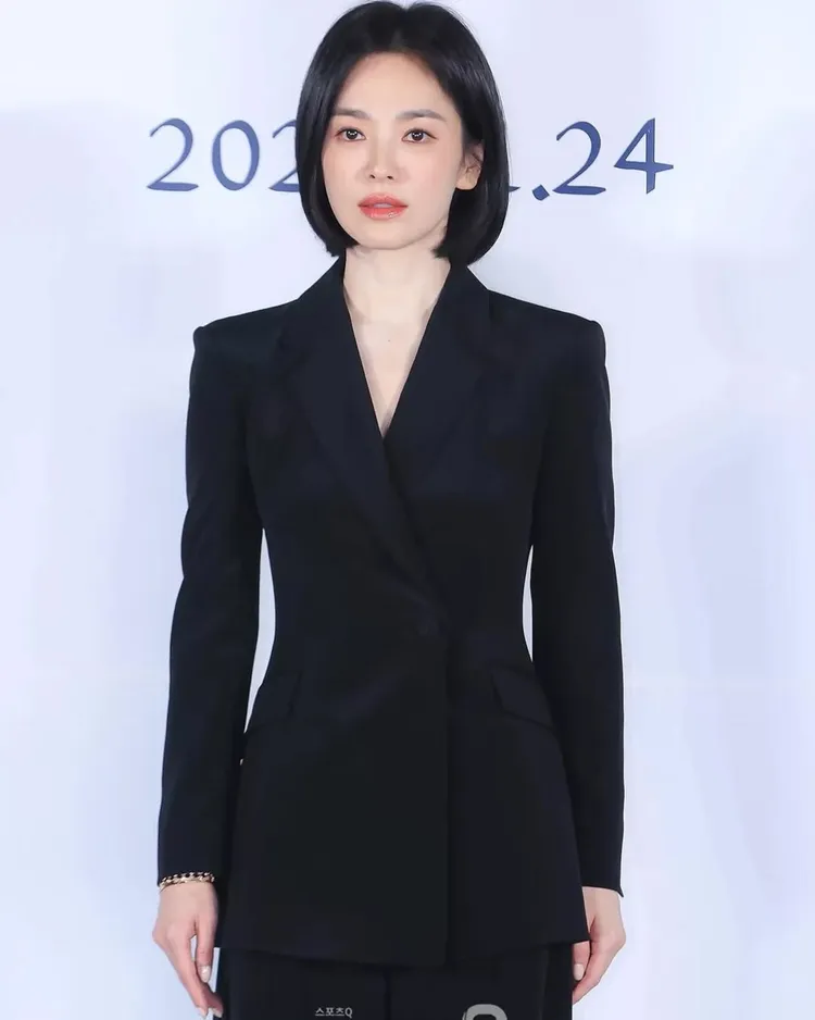 宋慧喬出席新片《黑修女》發佈會。翻攝kyo1122__fan IG