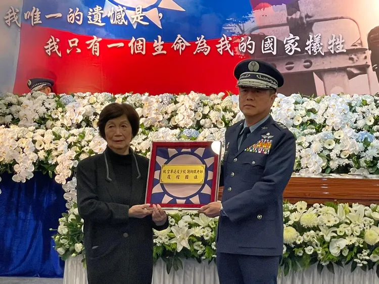 「紅狐中隊」前飛行員、空軍少校飛官謝翔鶴於上月27日病逝，享耆壽94歲。公祭典禮於本月16日舉行，前後有7位空軍上將到場致祭。（施孝瑋提供）